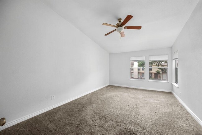 Building Photo - 7838 Green Lawn Dr