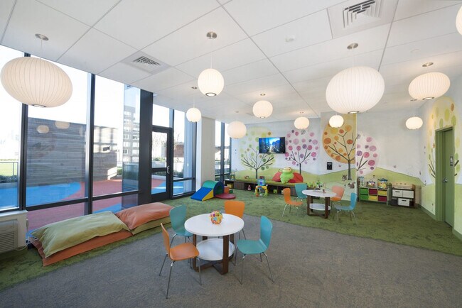 Building Photo - 33 Park View Ave