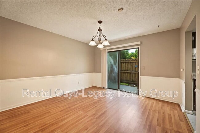 Building Photo - 803 Kettering Way