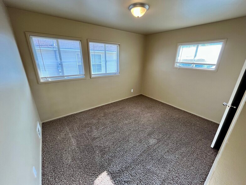Building Photo - 4676 S Ridgeline Dr