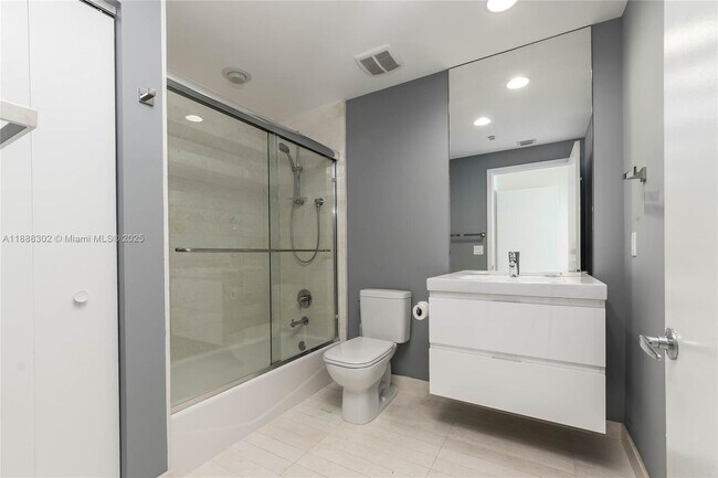 Building Photo - 17301 Biscayne Blvd