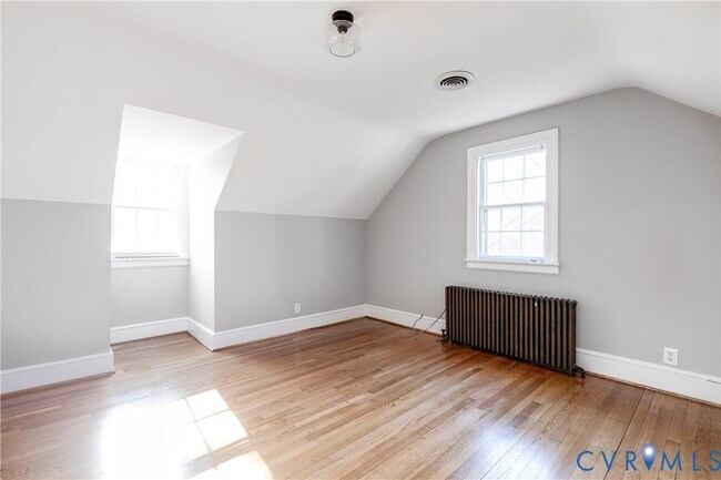 Building Photo - 1004 W 49th St