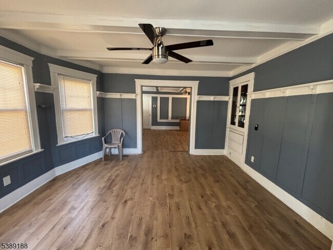 Building Photo - 220 S Washington Ave