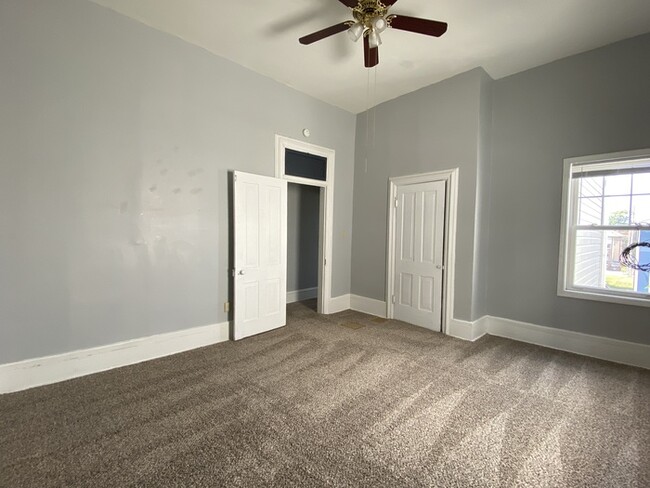 Building Photo - Beautiful half of duplex for rent!