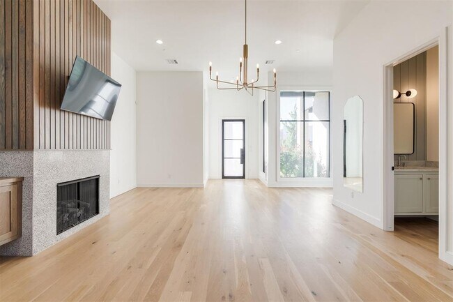 Building Photo - 827 NW 8th St