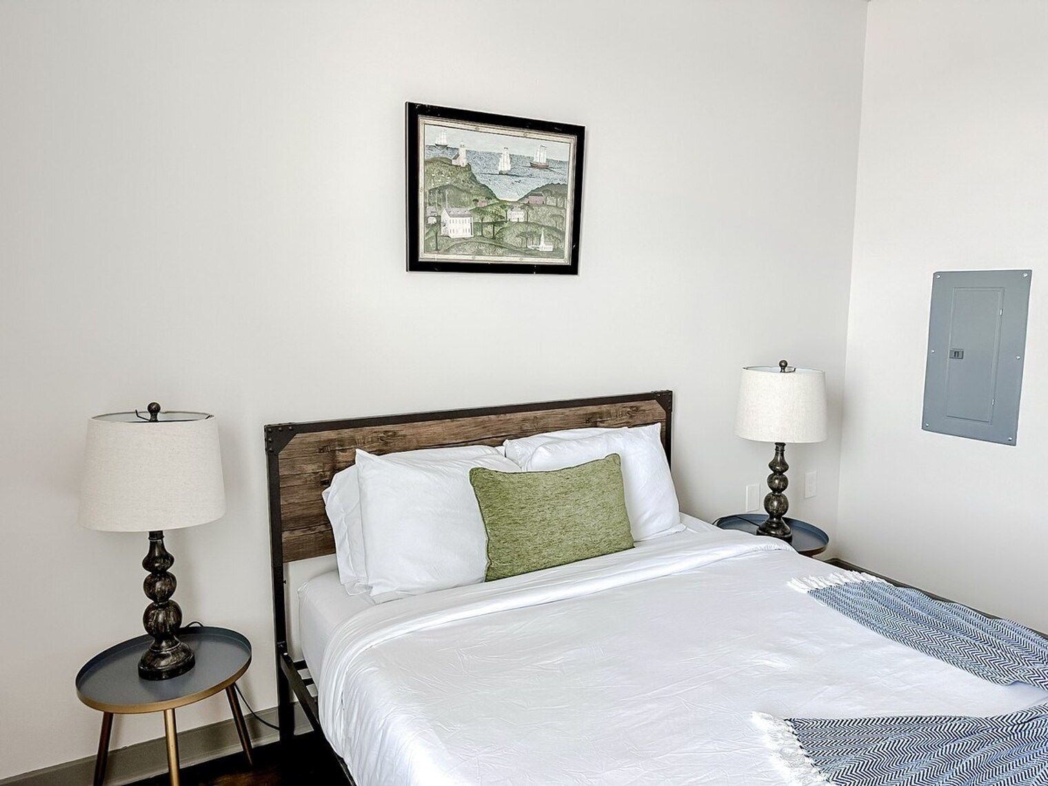 Building Photo - 111 E 4th St