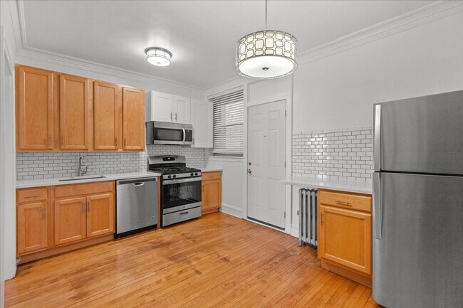 Building Photo - Large One Bedroom in Andersonville