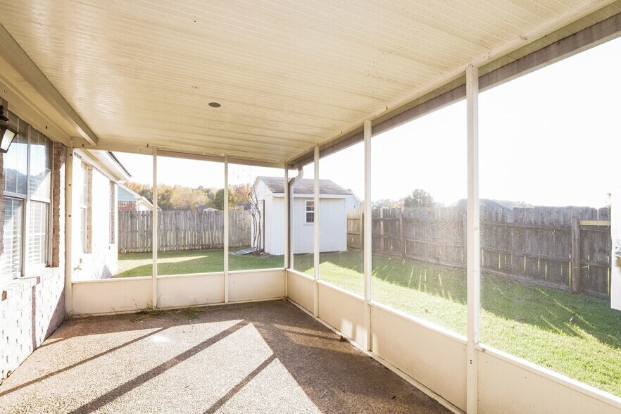 Building Photo - 115 Winding Creek Dr