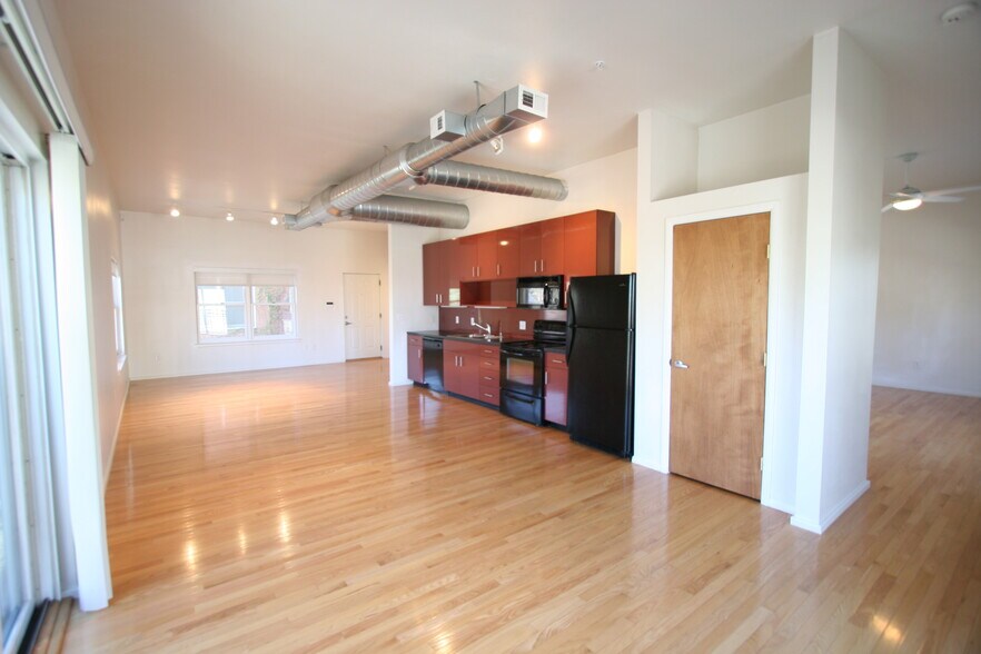 Building Photo - 400 Copper Ave NE