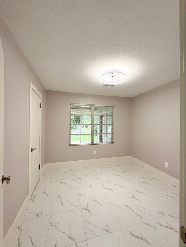 Building Photo - 17903 Wild Oak Dr