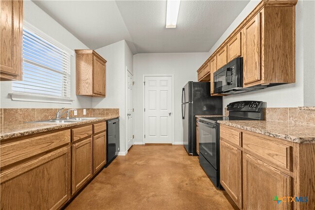 Building Photo - 1521 Aztec Trce