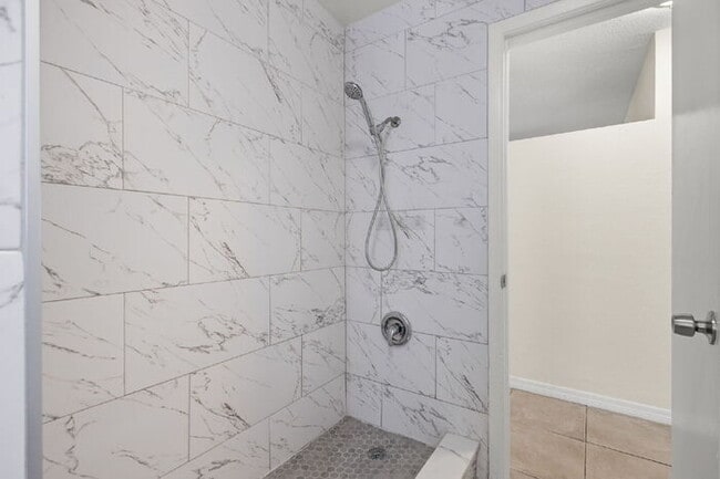 Building Photo - "Charming 3-Bed, 2-Bath Gem in St. Petersb...