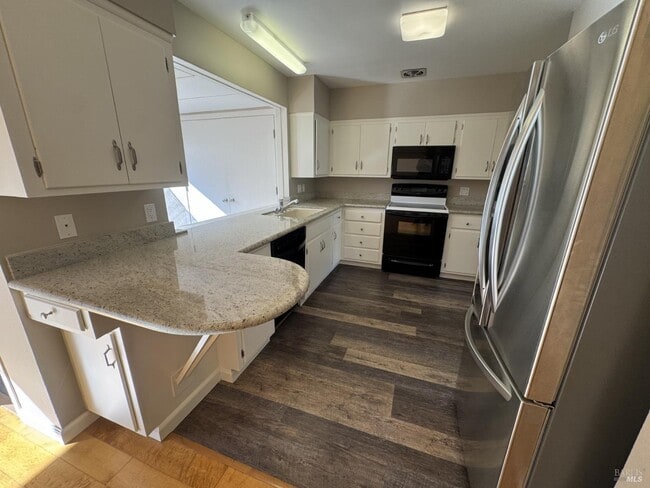 Building Photo - 1060 Los Gamos Rd