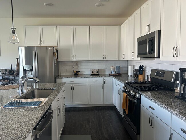 Building Photo - Beautiful 3/2.5 Home for Rent in Greenville!
