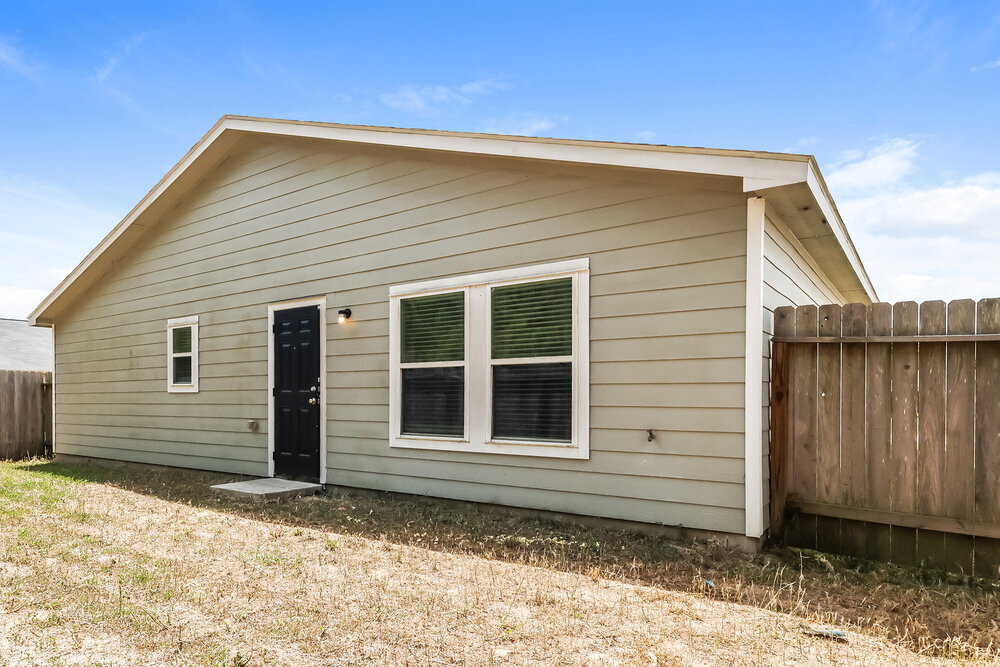 Building Photo - 15653 Del Norte Dr