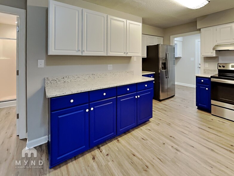 Building Photo - 8101 Round Oak Rd