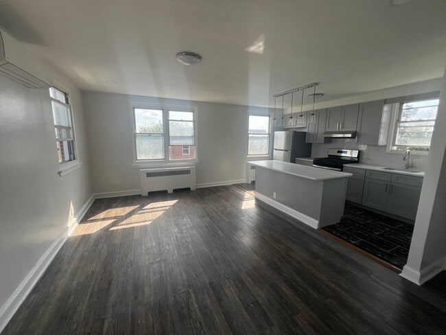 Building Photo - 7236 Barnard Ave