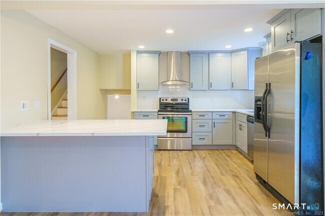 Building Photo - 33 Sky View Dr