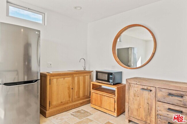 Building Photo - 30 Galleon St