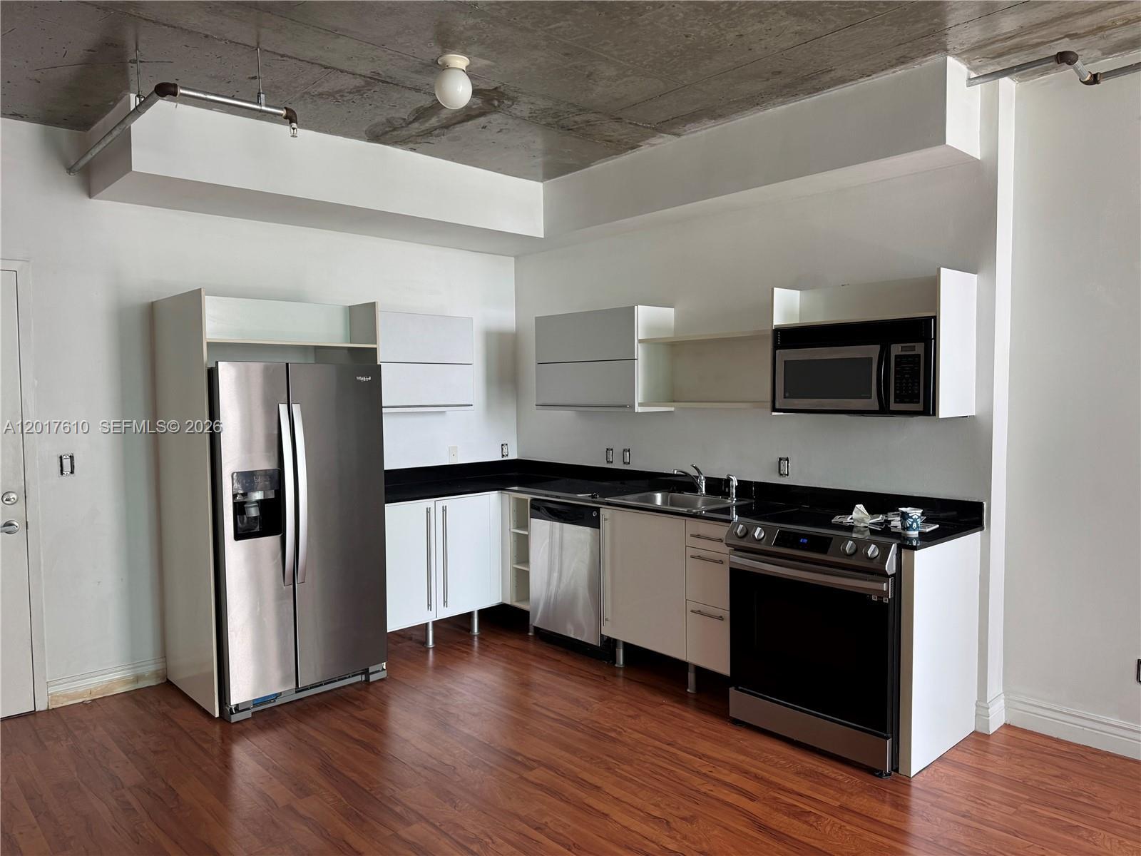 Building Photo - 690 SW 1st Ct