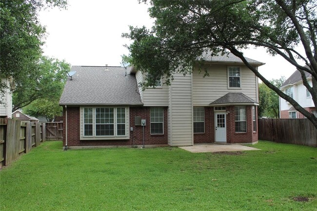 Building Photo - 6622 High Knoll Dr