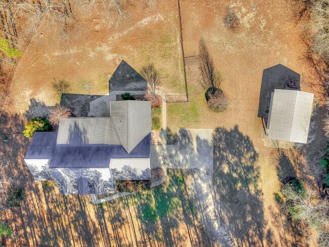 Building Photo - Large House on 3.5 Acres in Harlem