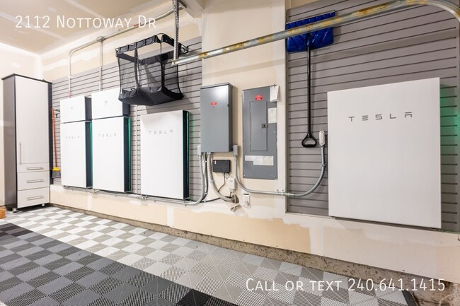 Building Photo - 2112 Nottoway Dr