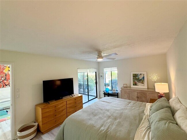 Building Photo - 5222 Myrtle Wood