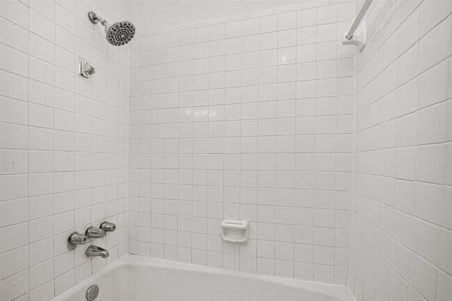 Building Photo - 10383 Briar Forest Dr
