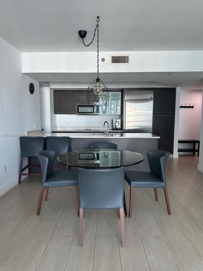 Building Photo - 500 Brickell Ave