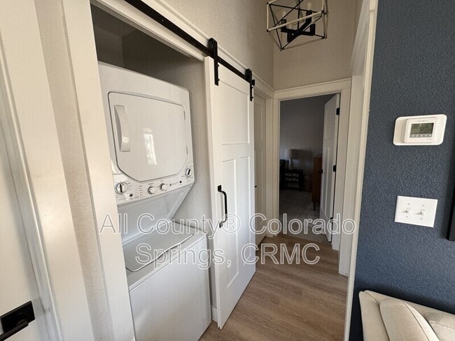 Building Photo - 824 S Logan Ave