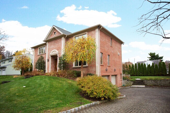 Building Photo - 146 Palisades Ave
