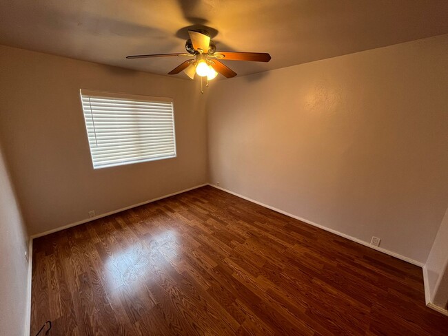 Building Photo - Cozy 1 Bedroom Condo with Walk-In Closet &...