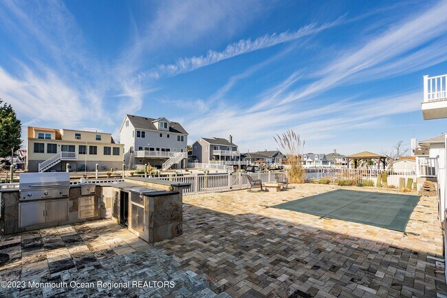 Building Photo - 18 Halsey Dr