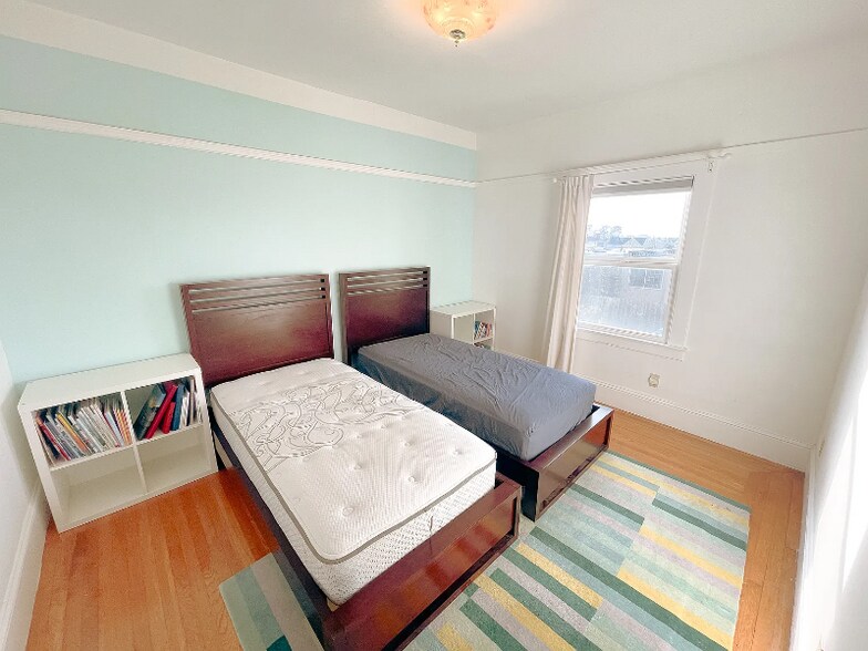 Building Photo - 1811 18th Ave