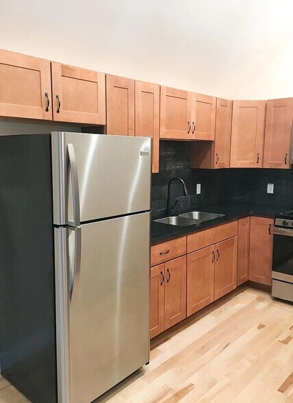 Building Photo - 33 Intervale Ave