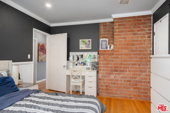 Building Photo - 5146 Topanga Canyon Blvd