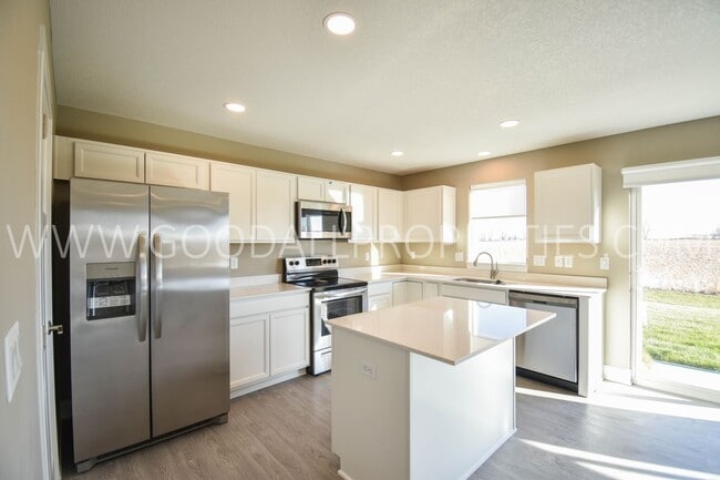 Building Photo - 4 Bedroom 2.5 Bathroom 2 story home in DeSoto!!!