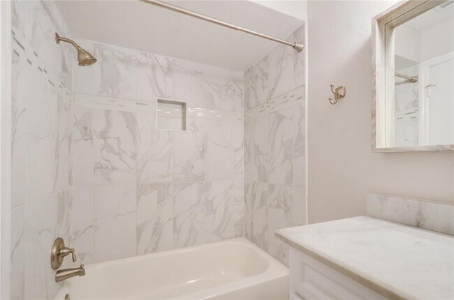 Building Photo - 439 S Netherwood Cres