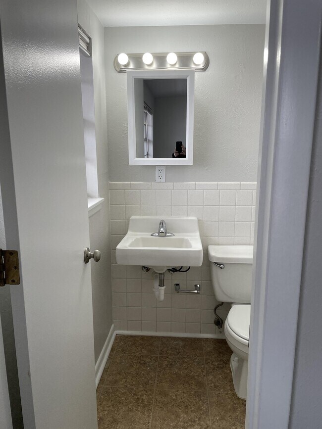 Building Photo - 2611 27th St