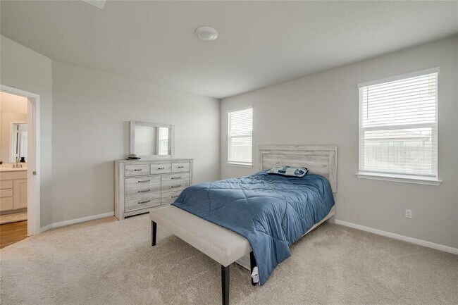 Building Photo - 102 Rainmaker Cv