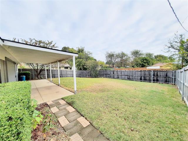 Building Photo - 911 Elmwood Dr