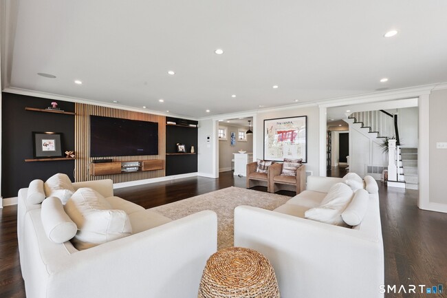 Building Photo - 19 Middle Beach Rd