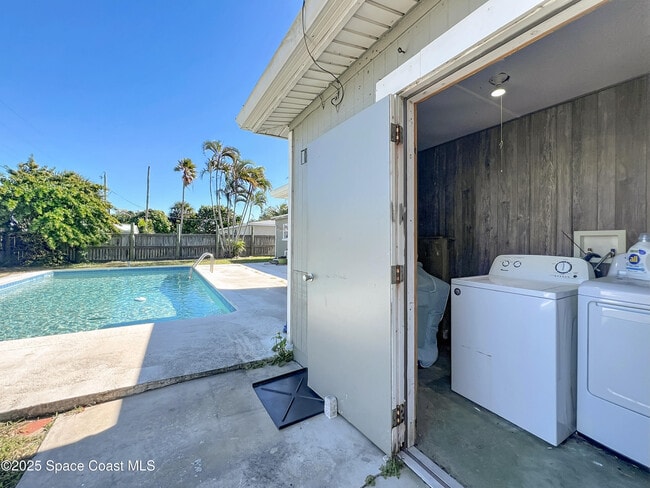 Building Photo - 113 SE 1st St