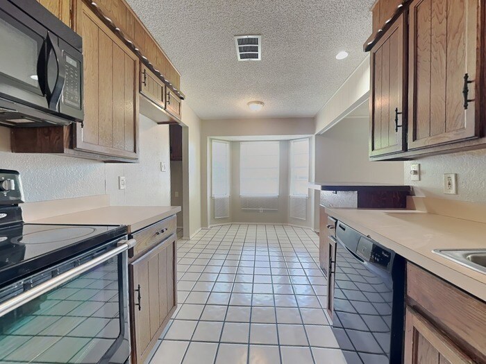 Building Photo - 316 Quail Creek Dr