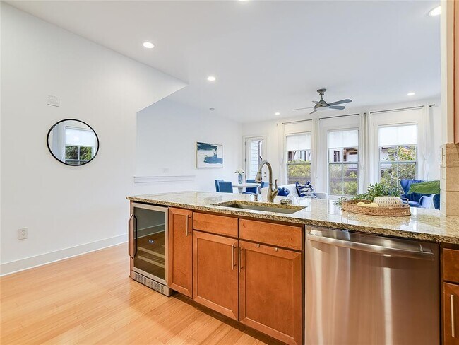 Building Photo - 2520 Bluebonnet Ln