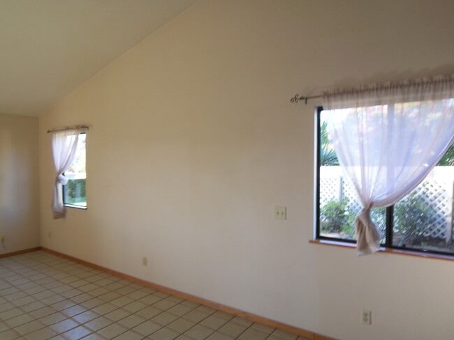 Building Photo - Charming 3Br/2Ba Single Story House W/3 Ca...