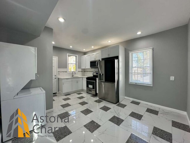 Building Photo - 3004 Clifton Ave