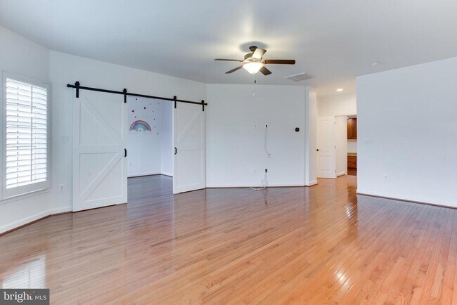 Building Photo - 18353 Fairway Oaks Square