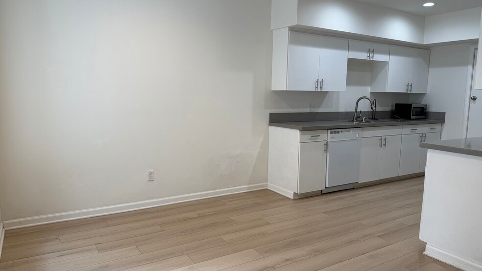 Building Photo - 11725 Lemay St